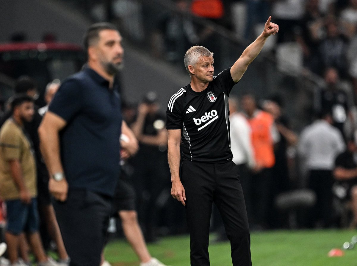 SportsDigitale's tweet image. Ole Gunnar Solskjaer: Hatalarımızdan öğreneceğiz. Zor olacak ancak kariyerimde böyle durumlardan döndüğüm maçlar oldu. Rövanşta daha hazır olacağız. O maçta ilk golü atıp o şekilde maçı çözeceğimizi düşünüyorum.