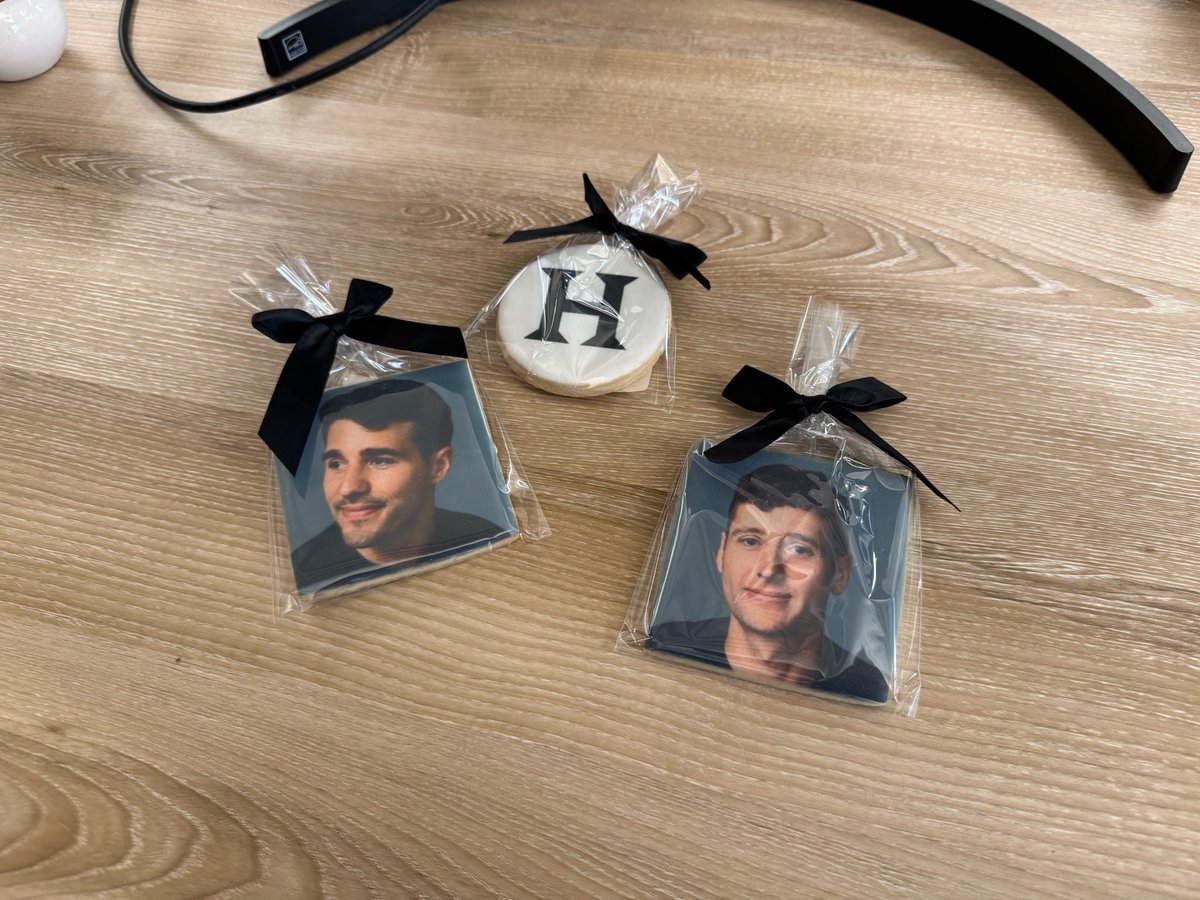 ZongZiWang's tweet photo. Double confirm these are real and really cute, happy 3-yr Birthday @harvey__ai 🎂🍰🎉 https://t.co/V54CMN3EMb