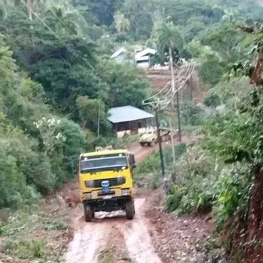 #Cuba Trabajadores Eléctricos guantanameros e imienses laboran en la Conexión de la Comunidad de Yacabo Arriba- al Sistema Eléctrico Nacional y en el montaje de un Parque Fotovoltaico . 
Con esa acción serán beneficiadas entre 380 y 480 persona #CubaVencerá