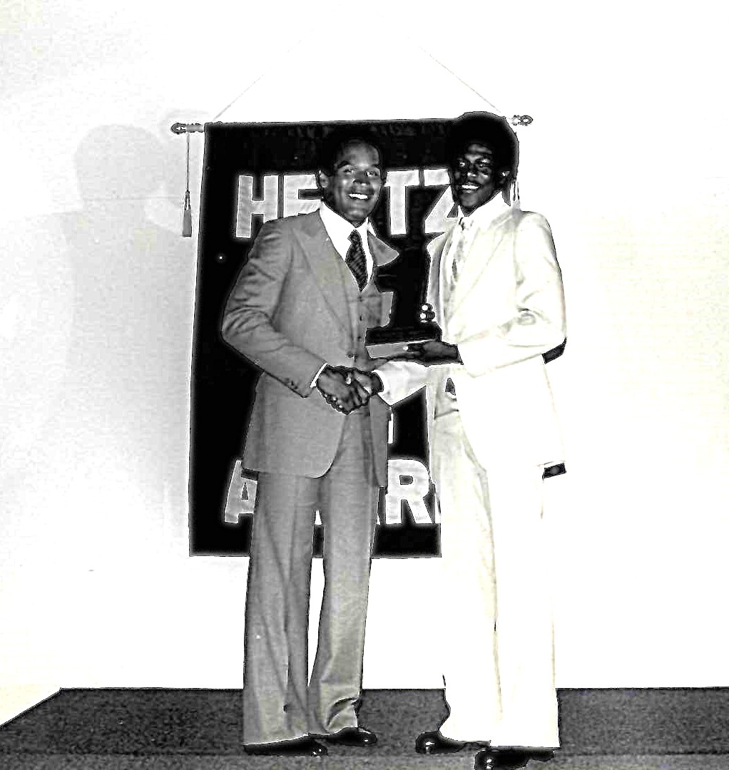 Going through some files and came across this pic with Grandfield's Kenneth Johnson, the man who scored 105 points in a single basketball game, getting the Hertz #1 award from OJ Simpson in 1979.

Wait, is that the real killer in the shadows behind OJ?