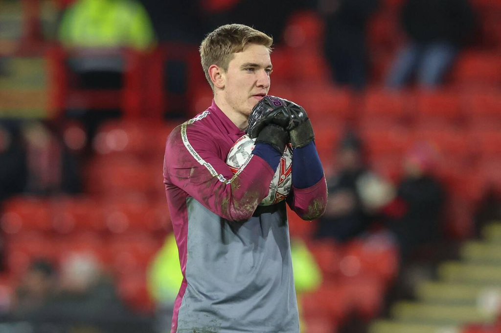 ccfcinsiderr's tweet image. Which goalkeeper would you start against Peterborough United?👇👀
#CardiffCity