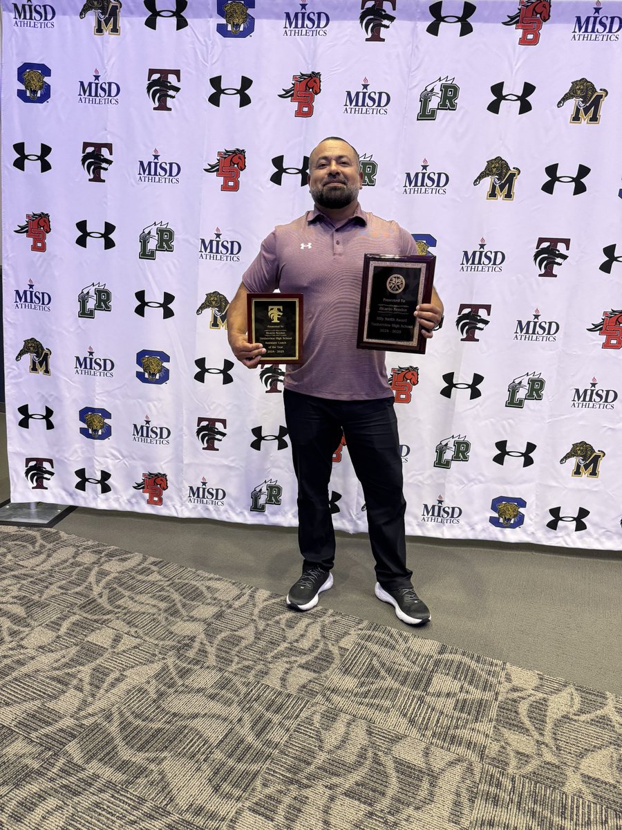 TViewWolves's tweet image. Congratulations to our very own Coach Rendon 🏆
•Assistant Coach of the Year
&
•Billy Smith Award
No one more deserving ❕
#WolvesOnly
#ItJustMeansMore