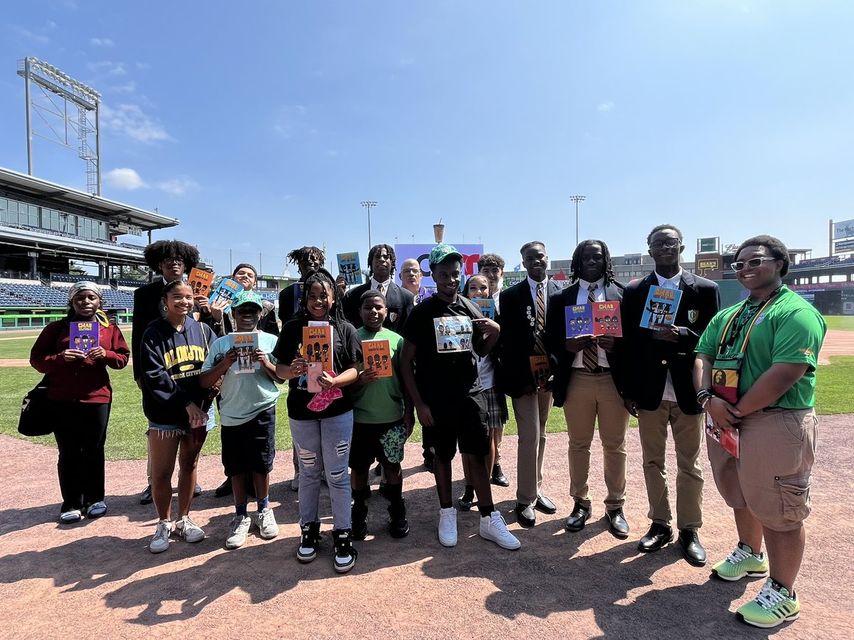 CrecArtsMiddle1's tweet image. We just completed our summer reading program with the @GoYardGoats! In 6 sessions, we read 4 books, multiple poems, and several texts. Today, leaders from Capital Prep High read with our students. The author, Kimarley Henry, showed up to answer questions and sign autographs!
