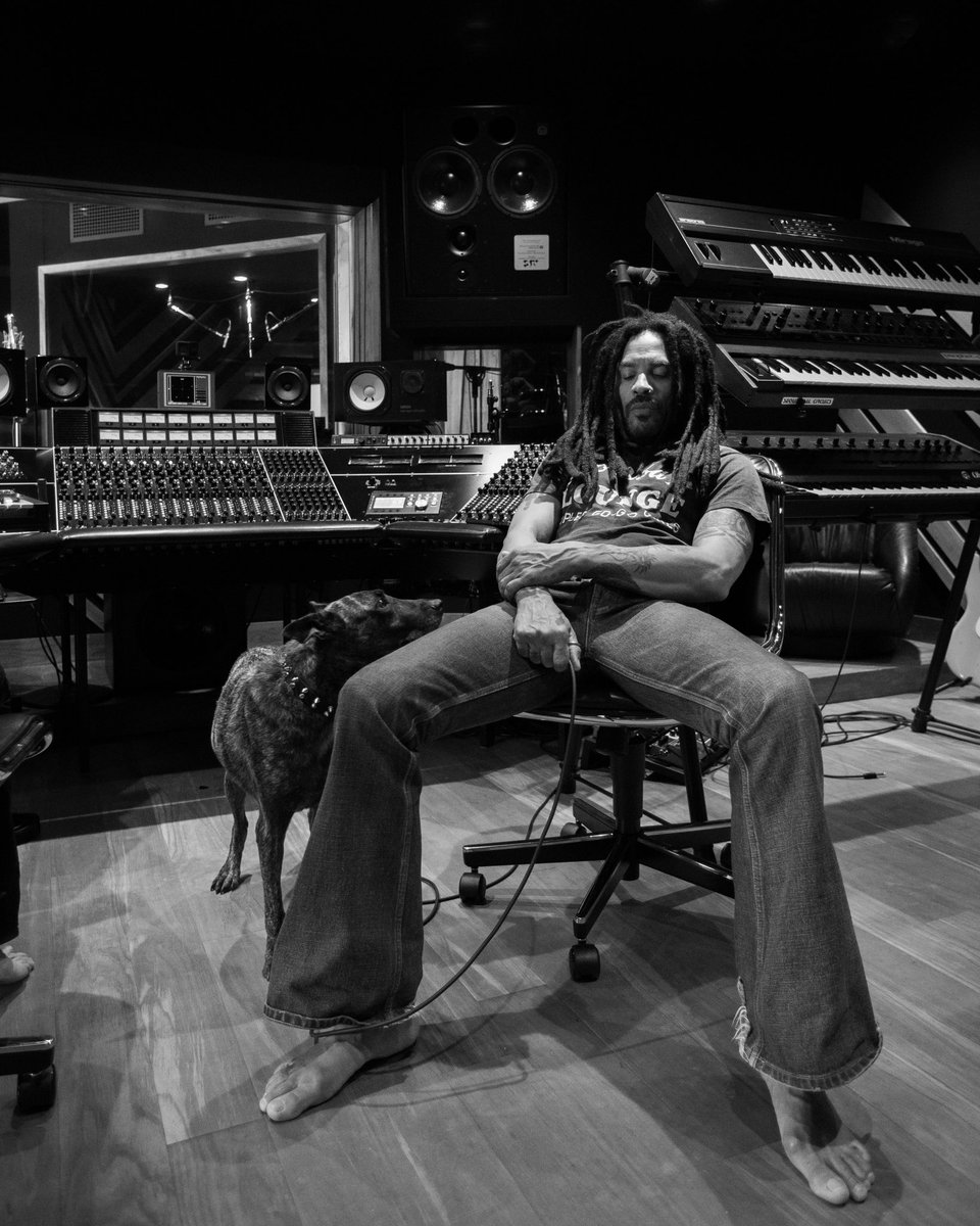 Studio. 4:29pm. 

📸: Mia Ross