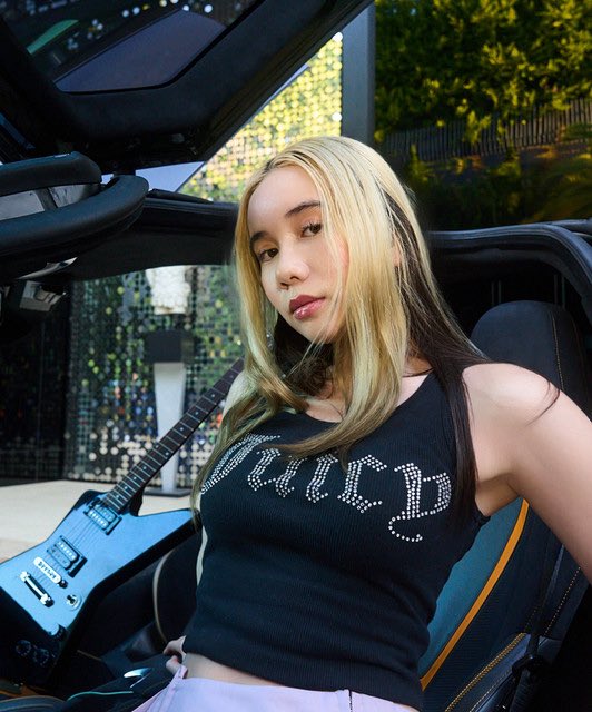 clipalottt's tweet image. Underage Female Rapper “Lil Tay” reveals that she is dropping an OF on her 18th birthday 😳
She also says how every woman should have an OF, as it empowers them 😭