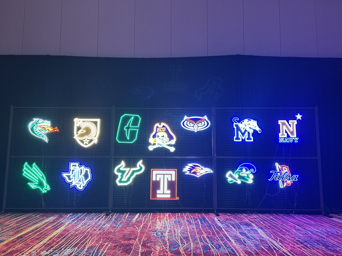 TimNolanTV's tweet image. Anchored down in Charlotte for Day 1.
📸: @HorvathBlake @LandonRobinson
@NavyFB | #GoNavy