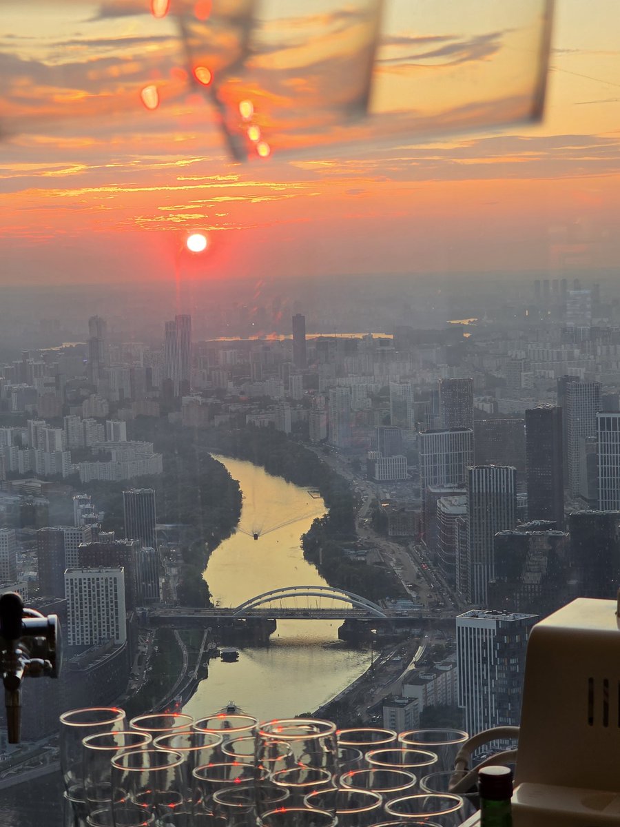 AKantemirov's tweet image. Moscow CITI tonight.
Friends invited us over to a restaurant in Moscow CITI district and it was the best food we had during this whole trip so far.