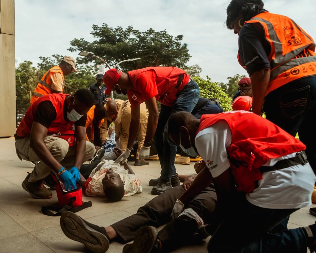 Chimsky1's tweet image. Safety Simulation Exercise; Preparing Today for Tomorrow’s Emergencies.
Recently, the Nigerian Red Cross Society- FCT Branch, took part in the safety simulation exercise organized by the Nigeria Electricity Regulatory Commission (NERC) in Abuja. 

#LearnFirstAid