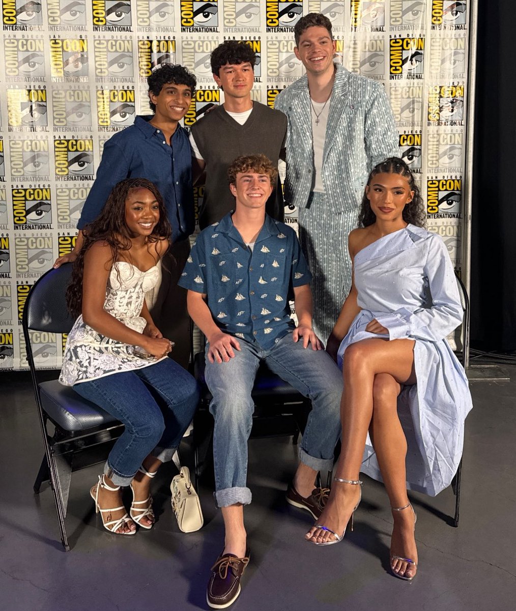bushnellthinker's tweet image. charlie with his percy jackson cast mates at san diego comic con!