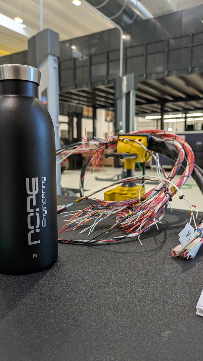 There’s a moment in every project when time gets tight.
Challenges rise, margins shrink.
Many slow down.
We don’t.
We give it all — because passion makes the difference.
Always.
#NopeEngineering #engineering #teamwork #electronics #motorsport