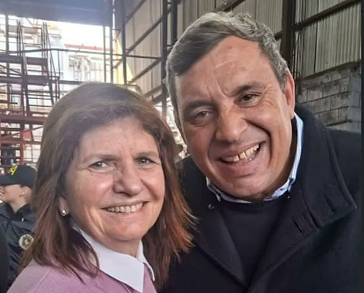 MartnPeiretti1's tweet image. 🚨⛔✅ Desplazaron a 24 agentes de la Bonaerense que trabajaban para el ex Comisario Bondarenko, hoy candidato de Milei, que se cree que estaban siendo financiados por Bullrich y Milei para desestabilizar a Kicillof desde la Bonaerense. Así de sucio juega la Libertad Avanza.