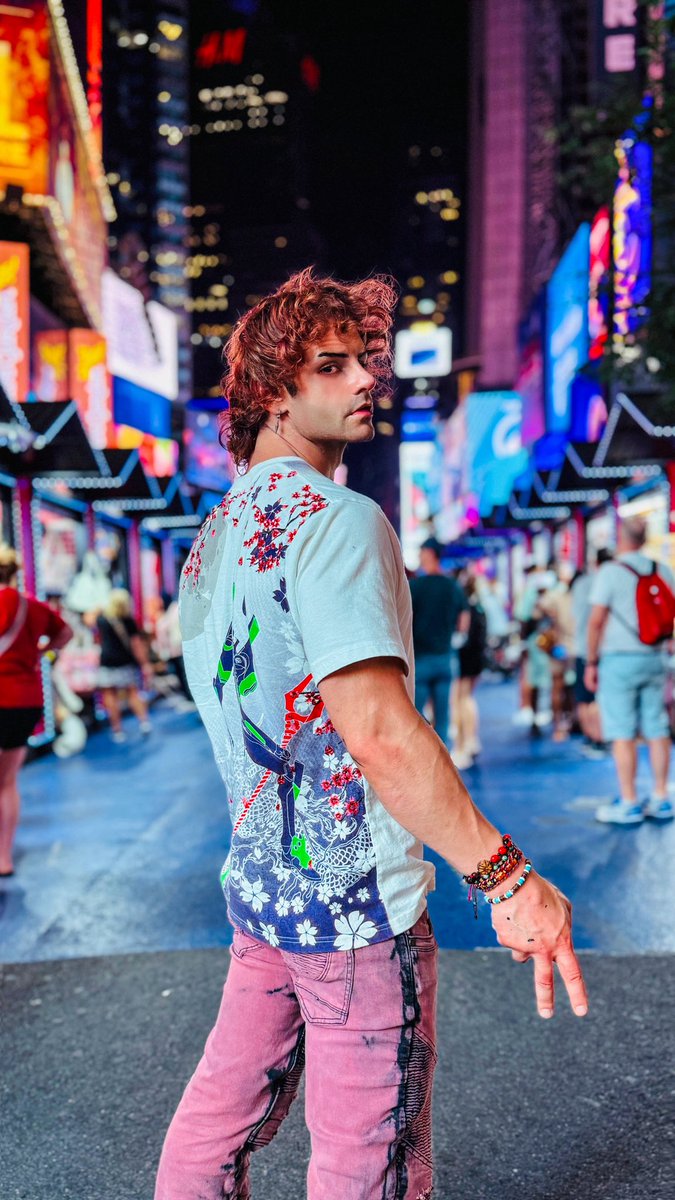 Taryn_Cosplay's tweet image. TYSM NYC ❤️ I always underestimated U 🙏
After a week spent in the East coast to attend ConnectiCon and enjoy NYC, it&apos;s time to be back home and leave already for the next adventure! ✈️ 
See you soon this week at #HoYoFest Indonesia! 🫶