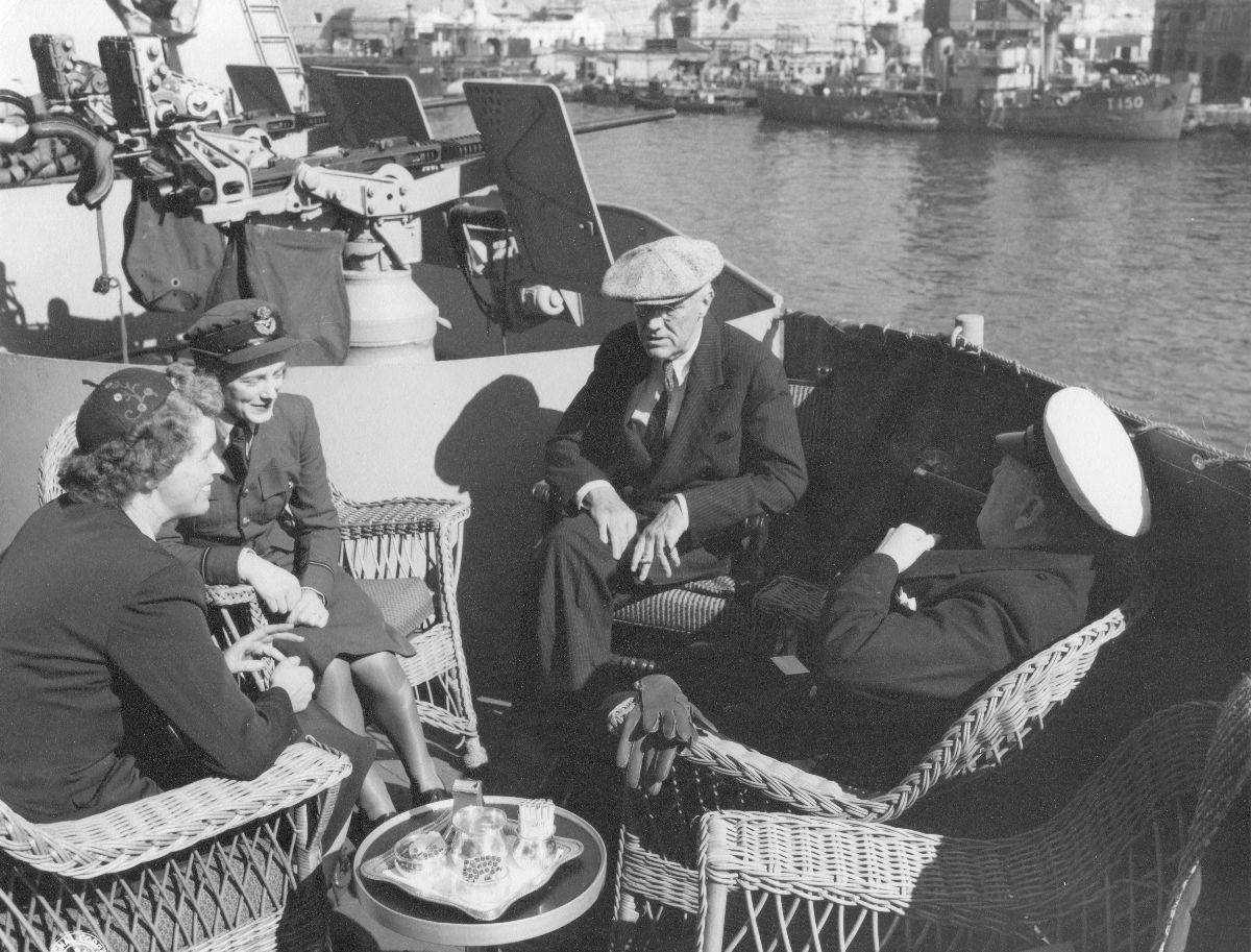 The Fighting sons and daughters, the serving children of leaders – Part I

Read the article here: beachesofnormandy.com/articles/The_F…

Photo: Anna Roosevelt, Sarah Churchill, F. D. Roosevelt and Winston Churchill in Malta before the Yalta Conference – daughters supporting their fathers in