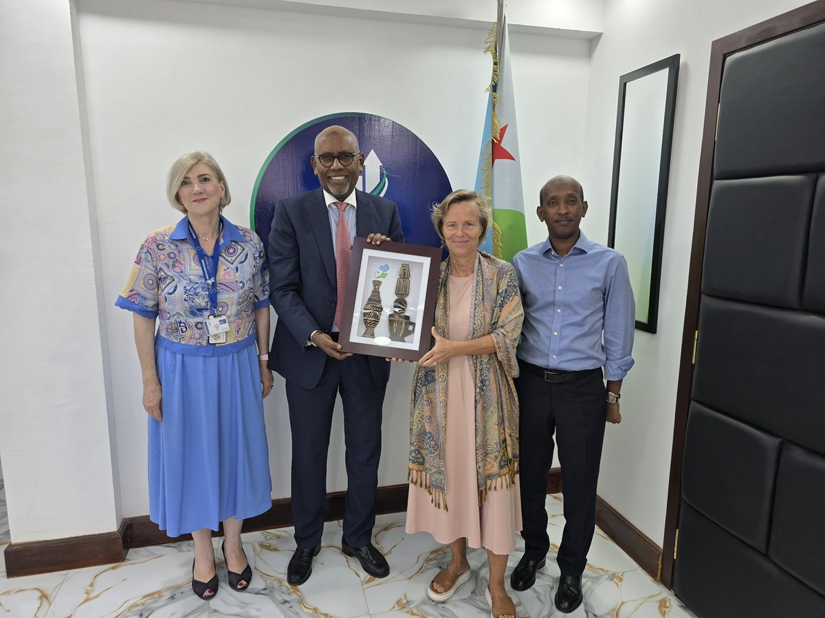 Ilyasdawaleh's tweet image. En compagnie de Mme l’Ambassadeure de la délégation de @UEaDjibouti et le Directeur de la DFE @mefidjibouti Ali Guadileh, j’ai souhaité mes voeux de succès à Mme Simona Schelde, chef de coopération au sein de la délégation qui vient de compléter 3 années de mission très appréciée…