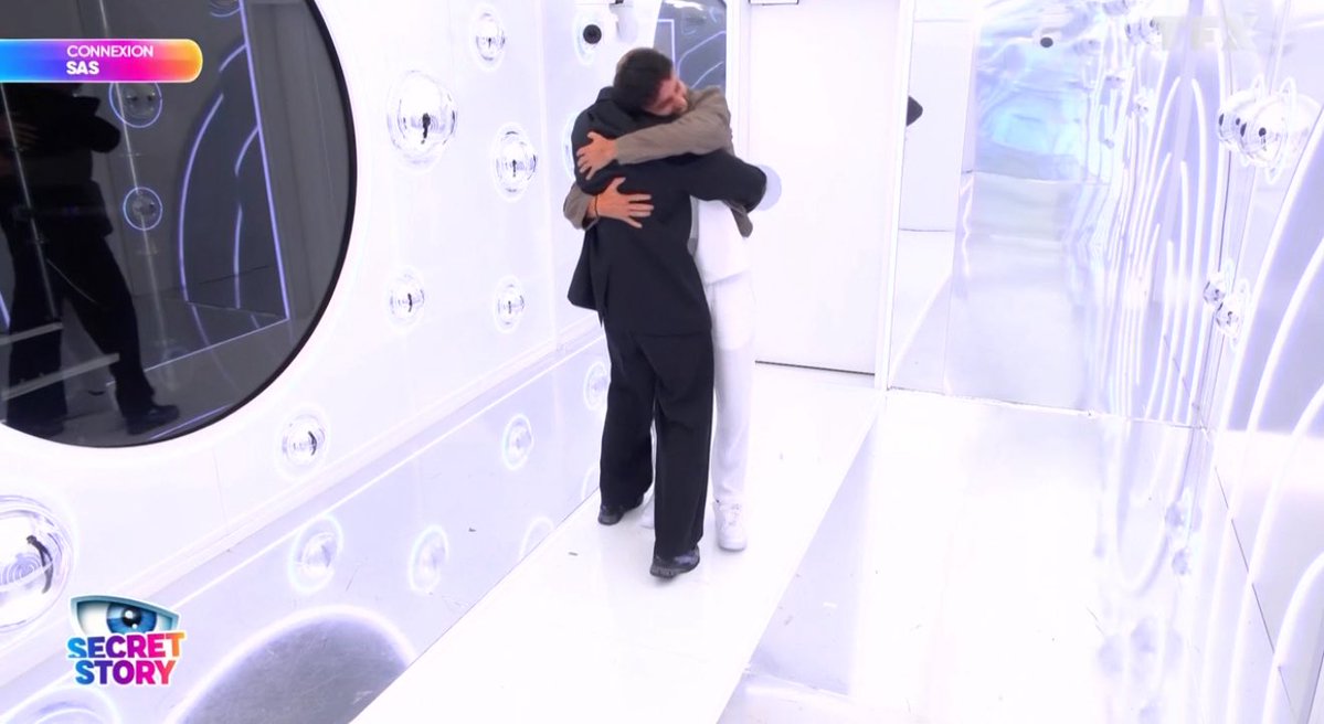 LeMagSecret's tweet image. Adrien et Noah dans le sas

#SecretStory