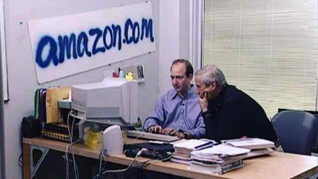 TheArnabSaha's tweet image. How did he deploy Amazon without using AWS?