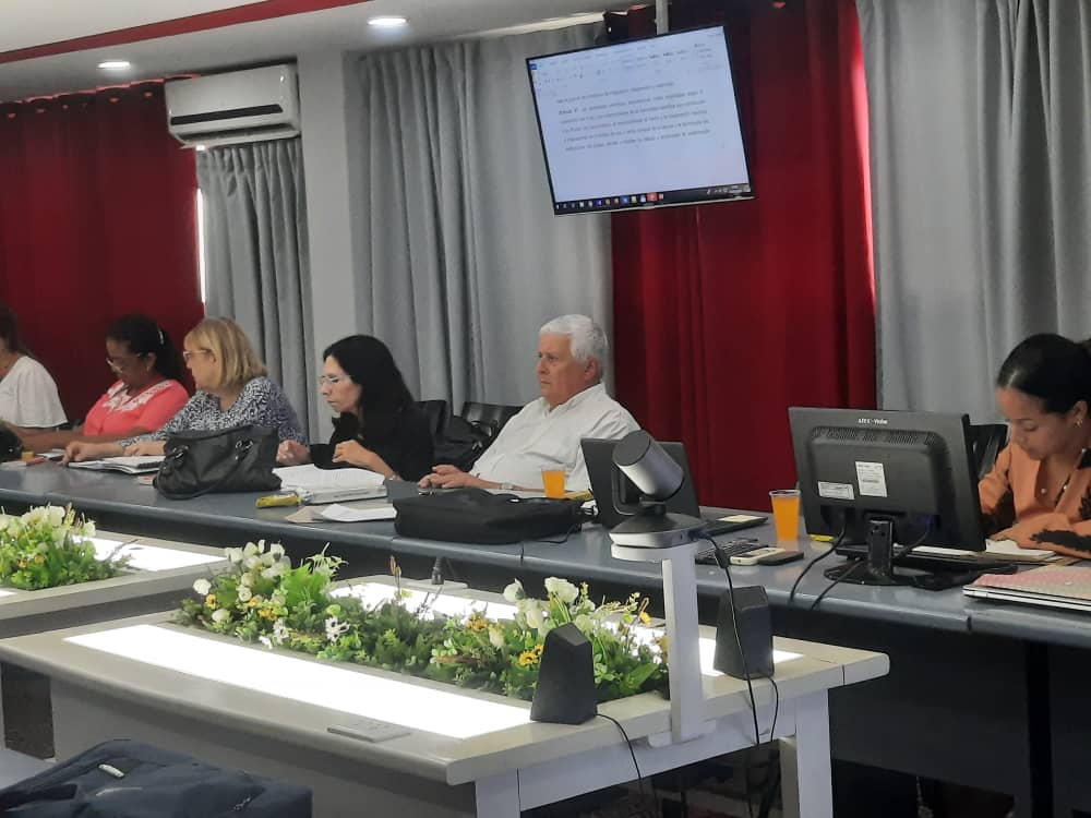 ArmandoRguezB's tweet image. Presentamos futura #LeyCTICuba a grupo Capacidad Legislativa q dirige Ministro @OscarCubaMinjus. Profundo intercambio enriquece propuesta! Reconoce intenso proceso d Construcción Colectiva de #LeyCTIParaTodos, q ha llegado a +1200 rptes de comunidad científica e innovadora #Cuba