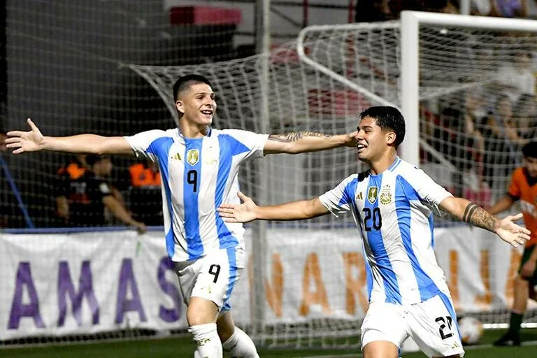 MundoAlbicelest's tweet image. Argentina U17 win 2-1 vs. Valencia U20 to reach COTIF L’Alcúdia semifinals. mundoalbiceleste.com/2025/07/24/arg… Via @OsvaldoGodoy_01.
