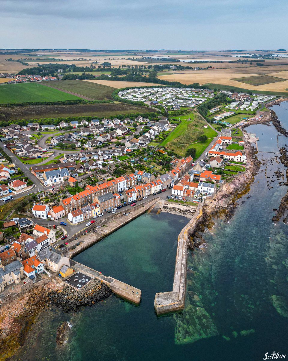 scotdrone's tweet image. Cellardyke Harbour in the East Neuk of Fife today 😊 #cellardyke #eastneuk #eastneukoffife #fife #lovefife #scotland #scottish #drone #dji #visitscotland #seaside