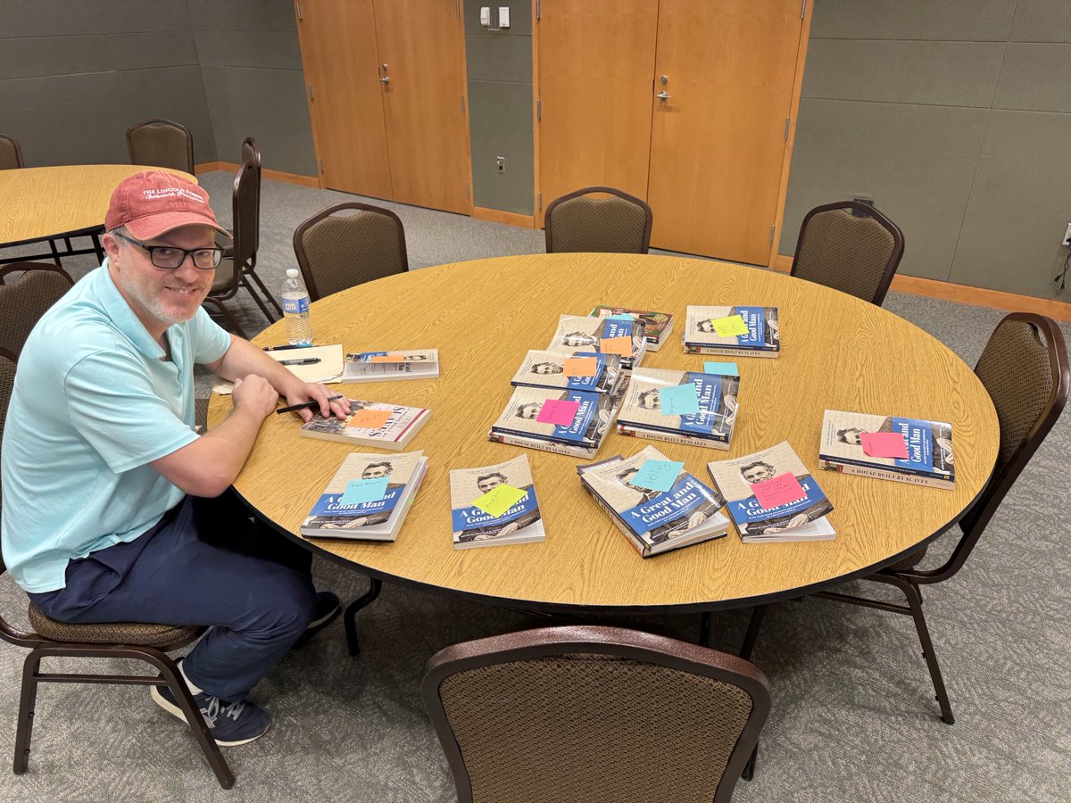 mremrich1's tweet image. When @civilwarjon offers to sign everyone’s book…
#glisummerseminar2025