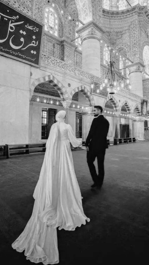 VE AŞK:
hz. Zeynep evini terk ederken, 
Ebü'l as'ın "Gitme cennetimin kapısı demesiydi..."