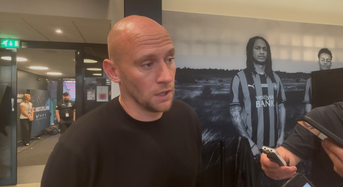 HibsObserver_'s tweet image. David Gray says he knew within moments of kick-off that Hibs had the belief to challenge Midtjylland.
Reaction from the head coach to a big result and performance 👉 onlrl.co/wm6gri
