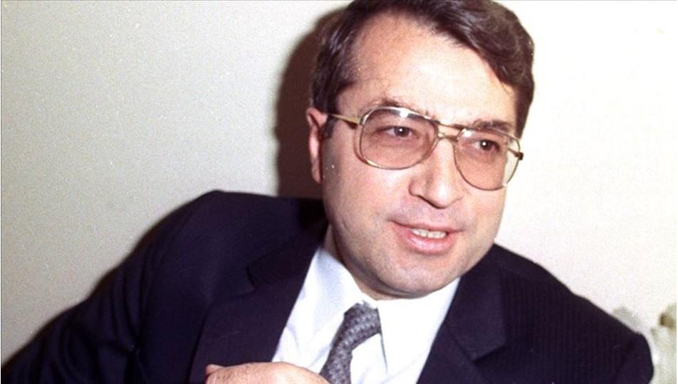 Batı Trakya Türklerinin Yolbaşı Dr. Sadık Ahmet.
Allah gani gani rahmet eylesin mekanı cennet olsun inşallah..