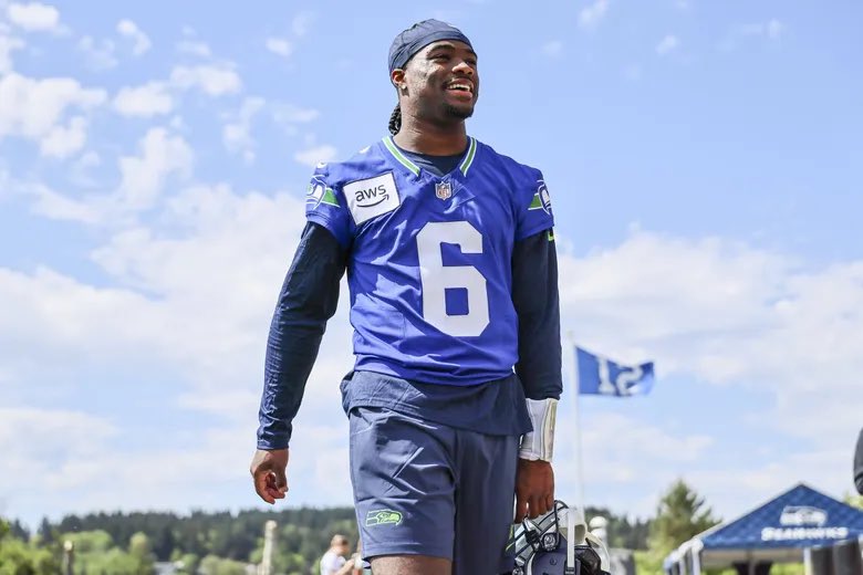 SleeperSeahawks's tweet image. Random observation:
It’s super cool and heartwarming how positive Seahawks fans are about Jalen Milroe.
He’s never played a down, we don’t know if he’s going to succeed, but he has incredible vibes and works hard, and so everyone supports him.