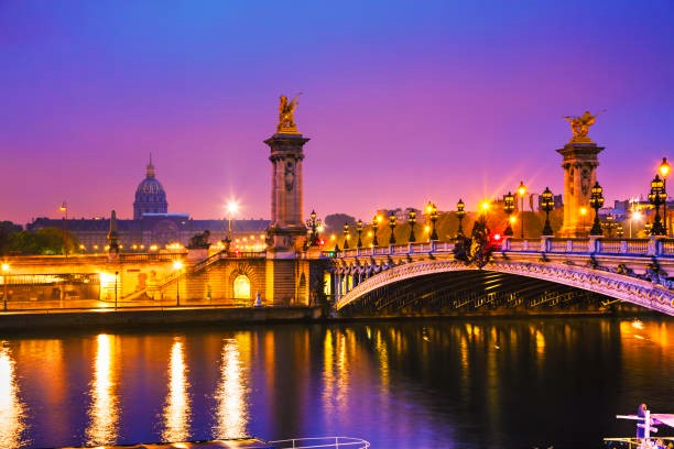 Brian Tomas (@b_musings) on Twitter photo subtle violet aroma 
sipping malbec
under moonlight
on a river cruise
an accordion plays
sweet notes of a romantic air
#vss365 #cherita #poem subtle violet aroma 
sipping malbec
under moonlight
on a river cruise
an accordion plays
sweet notes of a romantic air
#vss365 #cherita #poem