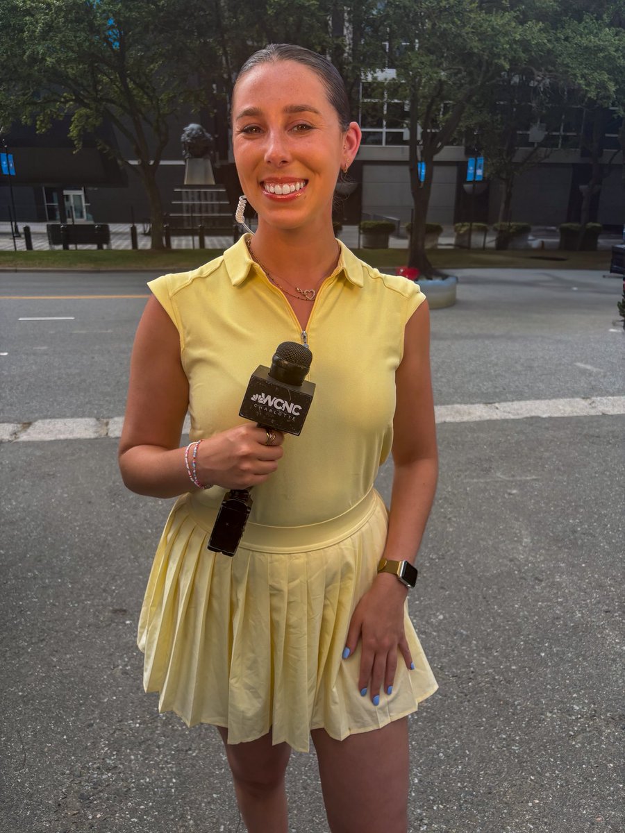 Danielle_Stein9's tweet image. Dear mom and dad,
My first summer at (#Panthers training) camp is going great so far! I’m wearing my sunscreen and even making new friends!
See you on visiting day,
Danielle 🏕️💌
