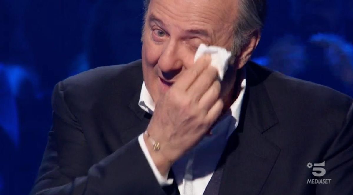 commentacose's tweet photo. "Sei molto sexy TUA MADRE" il picco massimo di evil Rosario 😭
#TemotationIsland https://t.co/xGmTLacpE0
