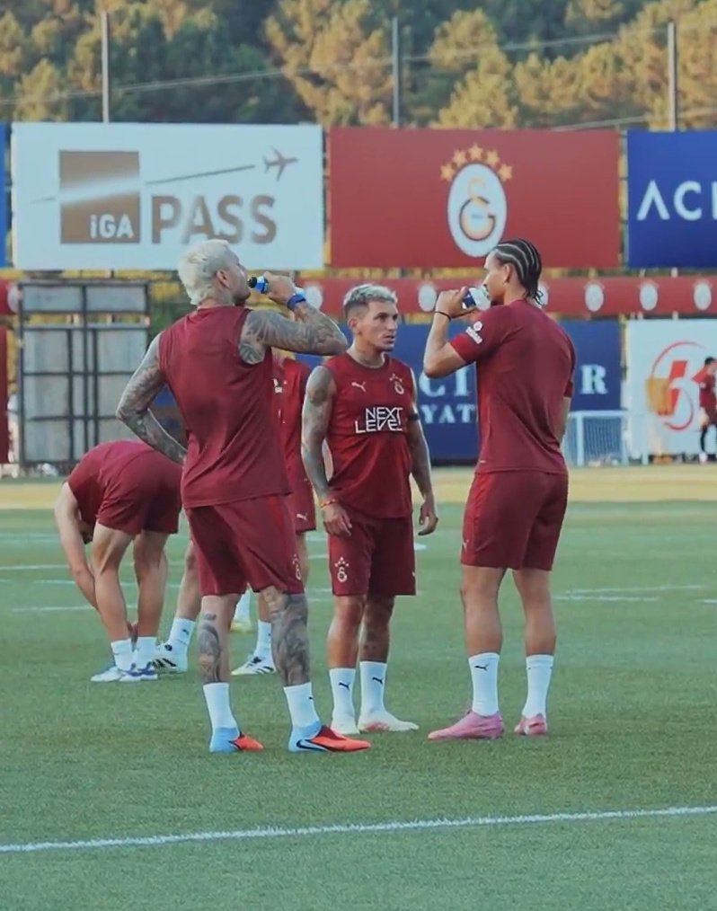 quasimoido1905's tweet image. "Zorlayınca olmaz nasipse olur, zorlamadan da nasip olmaz çünkü kader gayrete aşıktır"
Nerden nereye @LTorreira34
@leroy_sane
#LeroySane
#LucasTorreira