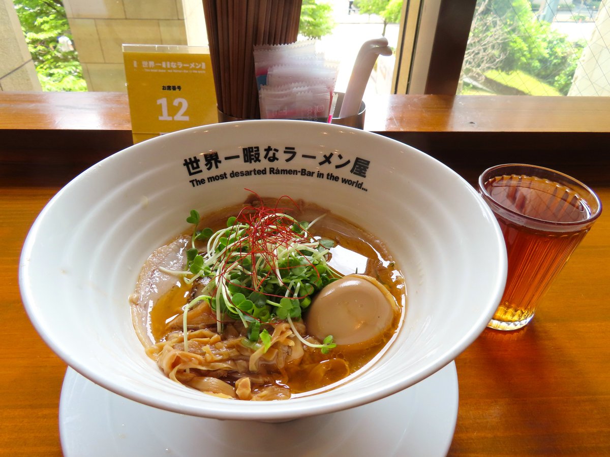 geo_perfectsky's tweet image. #大阪旅行
「世界一暇なラーメン屋」再訪問、相変わらず店名と真逆の忙しさ、今回は初めて窓際の席にて「Captain Gold come back!!」をオーダー