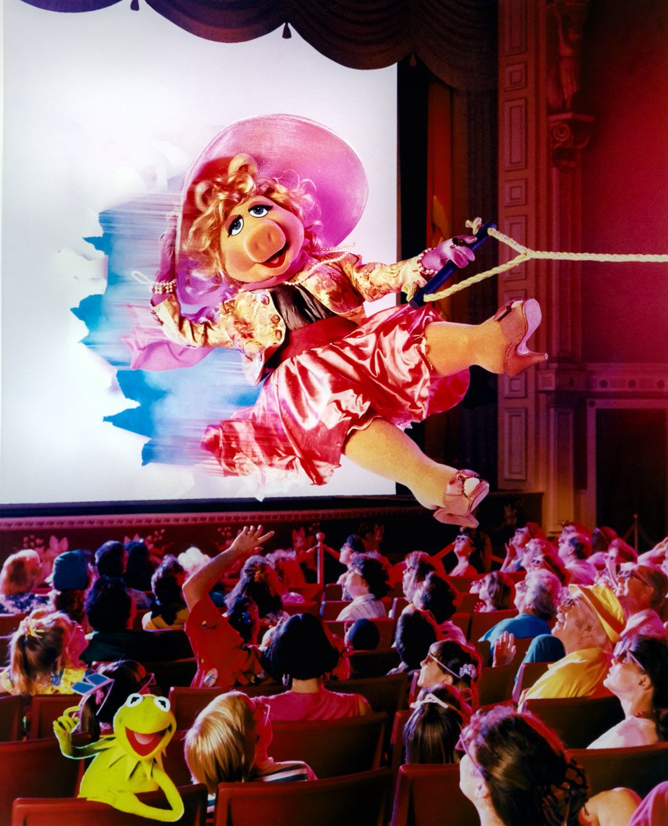 JLHomni's tweet image. An archivist's work is never done. 🙄
Here are a few rare(-ish) publicity photos from the opening of MuppetVision 3D — just recently sent to me for restoration and enhancement.😊💚