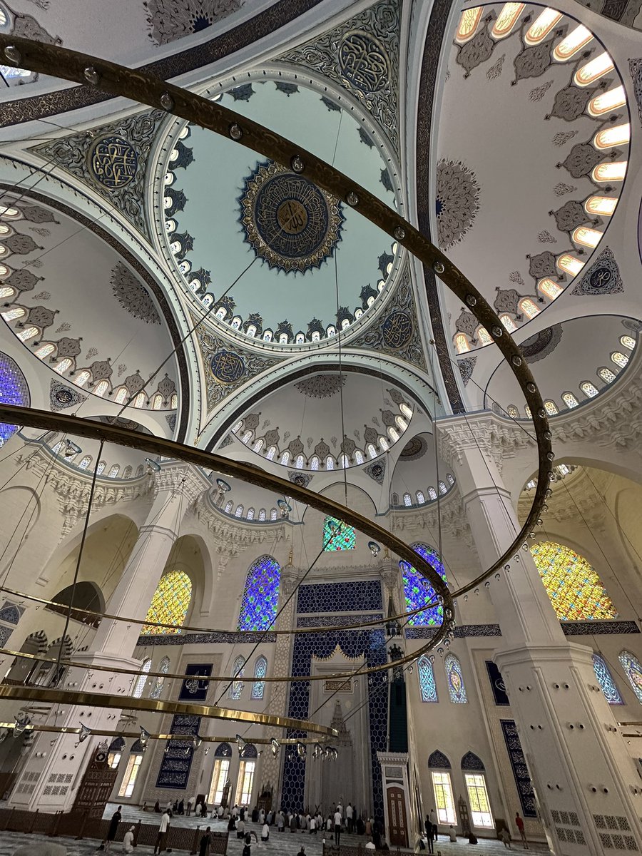 CUMA gecemiz ve günümüz mübarek olsun.
Allah'ın rahmeti ve bereketi üzerimize olsun.
Selam ve dua ile…