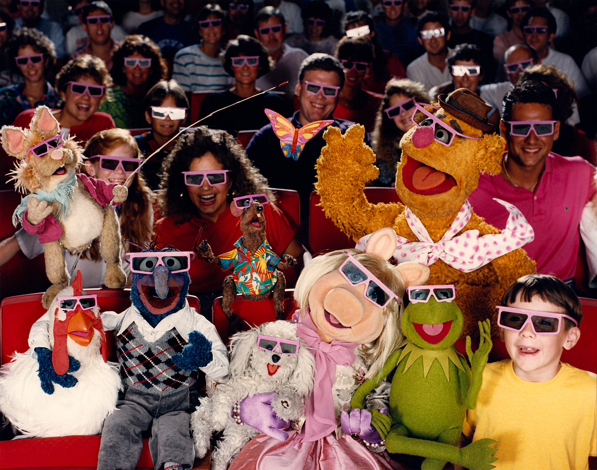 JLHomni's tweet image. An archivist's work is never done. 🙄
Here are a few rare(-ish) publicity photos from the opening of MuppetVision 3D — just recently sent to me for restoration and enhancement.😊💚