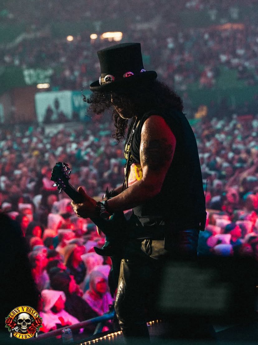 gnreternobr's tweet image. Slash no Ernst Happel Stadion, Vienna, Austria 🇦🇹 @slash
📷 @gunsnroses
#gunsnroses #Slash #GnFnR