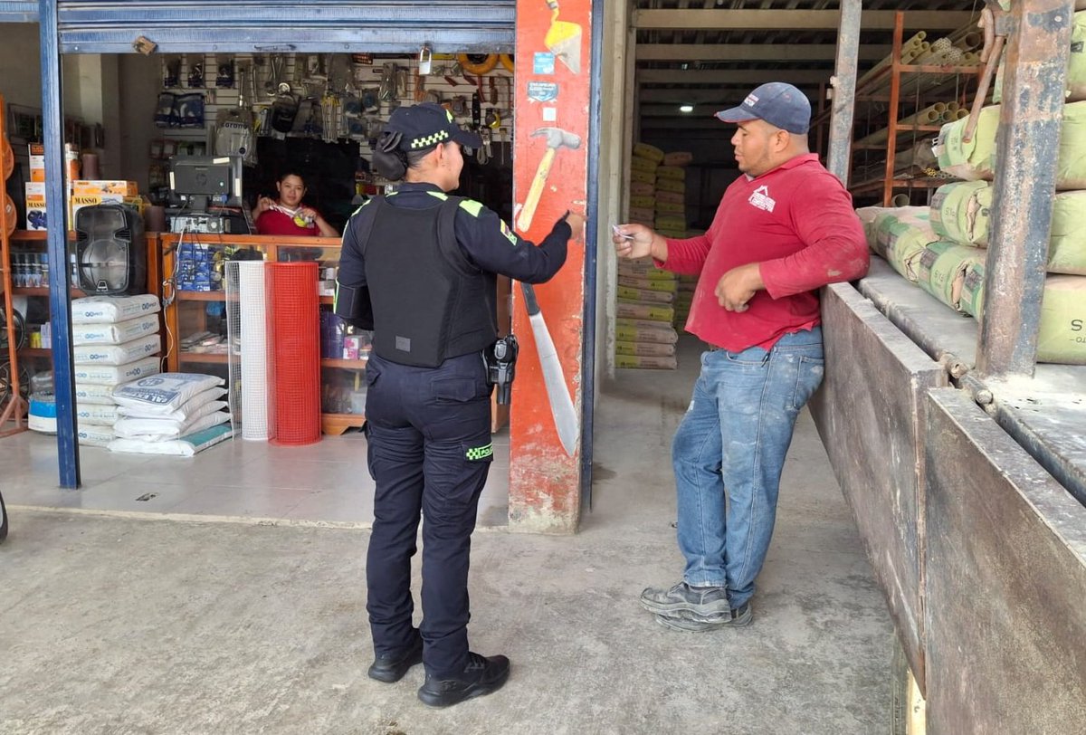 📍#Cotorra | En el marco del Nuevo Modelo del Servicio de Policía, orientado a las personas y focalizado en los territorios, llevamos a cabo en esta subregión del Bajo Sinú cordobés, campañas educativas dirigidas a prevenir el delito de lesiones personales. 

La iniciativa, busca