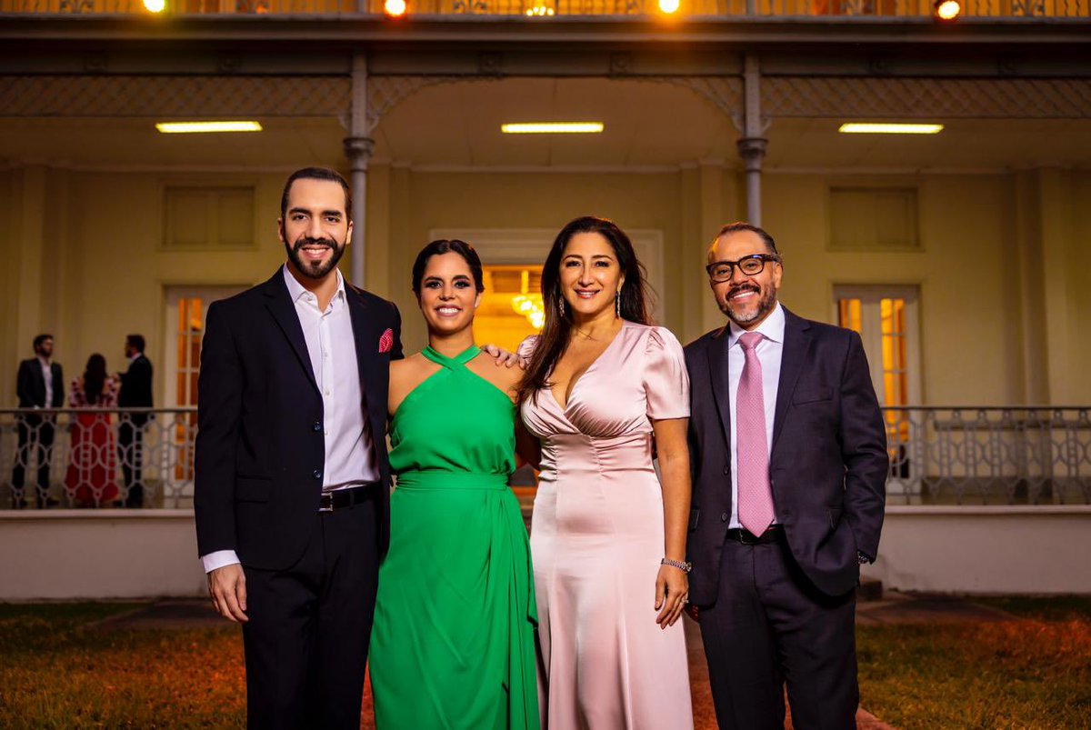 ECastroES's tweet image. ¡Feliz cumpleaños, @nayibbukele! 

Hace años nos compartiste tu sueño de ser alcalde de un municipio pequeño y, como familia, creímos en ti desde el primer día. Apoyamos ese proyecto con el corazón, conociendo la visión, el carácter y la pasión que te mueven.

He sido testigo de…
