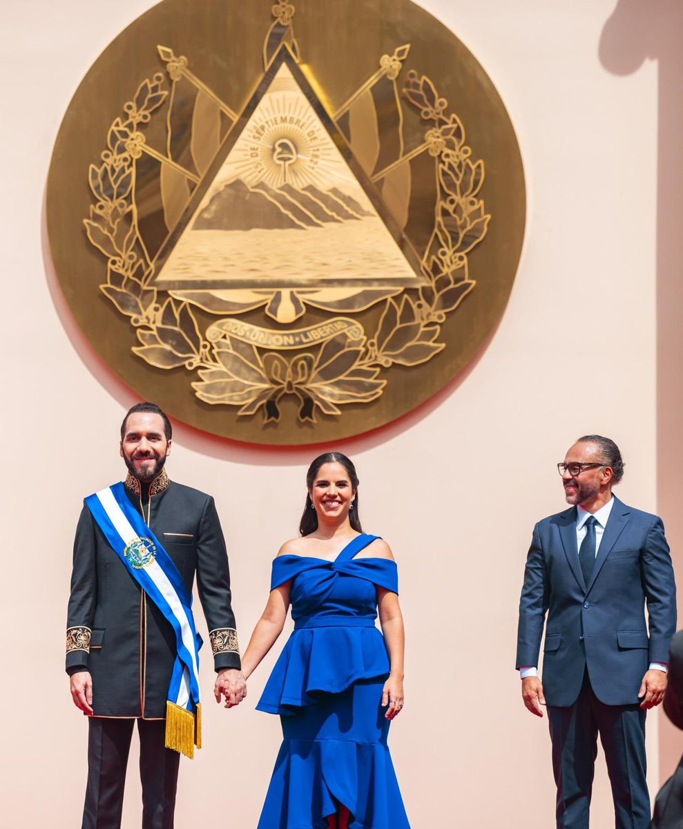 ECastroES's tweet image. ¡Feliz cumpleaños, @nayibbukele! 

Hace años nos compartiste tu sueño de ser alcalde de un municipio pequeño y, como familia, creímos en ti desde el primer día. Apoyamos ese proyecto con el corazón, conociendo la visión, el carácter y la pasión que te mueven.

He sido testigo de…