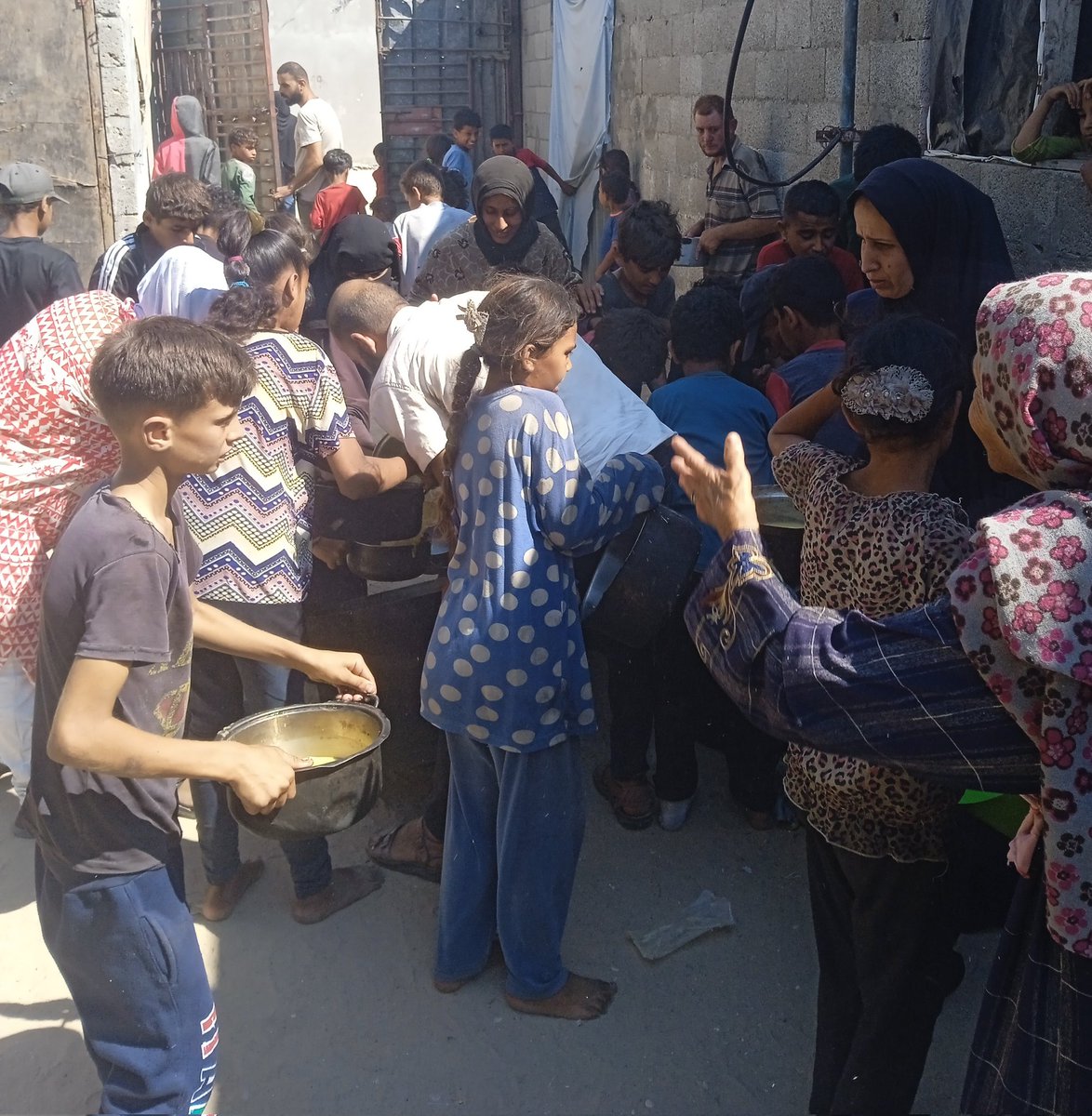 Hghi369713's tweet image. Our children and families are dying of hunger every day, but thanks to your support, help and contributions, we can provide them with a simple meal so they can survive. I hope everyone will continue to support us. Please share and bless us.👇
chuffed.org/project/110595…