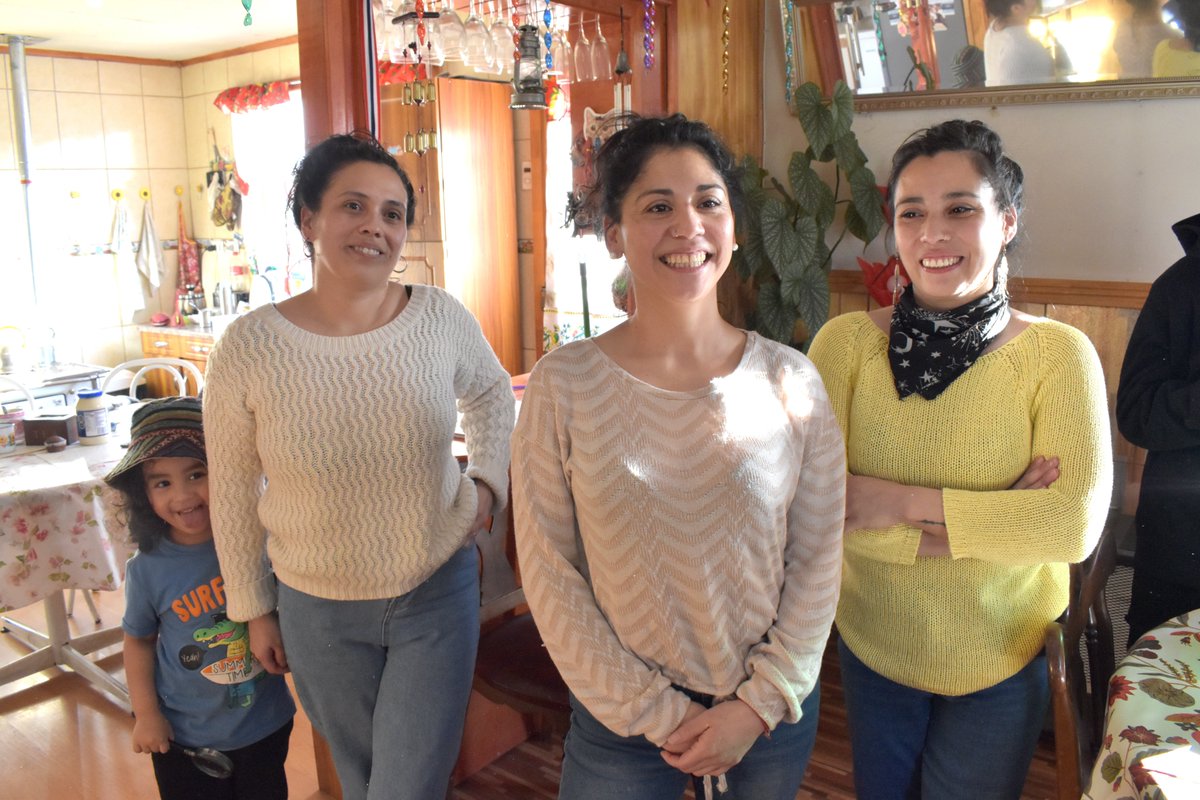 DPRMagallanes's tweet image. 🏡❤️ El Gobierno de Chile entregó un título gratuito de dominio a la familia Coronado: doña Leticia y sus hijas Miguela y Carolayn. Después de 30 años, se dio una solución que les brinda dignidad, seguridad y certeza jurídica.
Una historia de esfuerzo que hoy tiene un final feliz