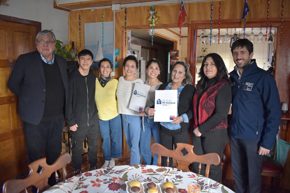 DPRMagallanes's tweet image. 🏡❤️ El Gobierno de Chile entregó un título gratuito de dominio a la familia Coronado: doña Leticia y sus hijas Miguela y Carolayn. Después de 30 años, se dio una solución que les brinda dignidad, seguridad y certeza jurídica.
Una historia de esfuerzo que hoy tiene un final feliz