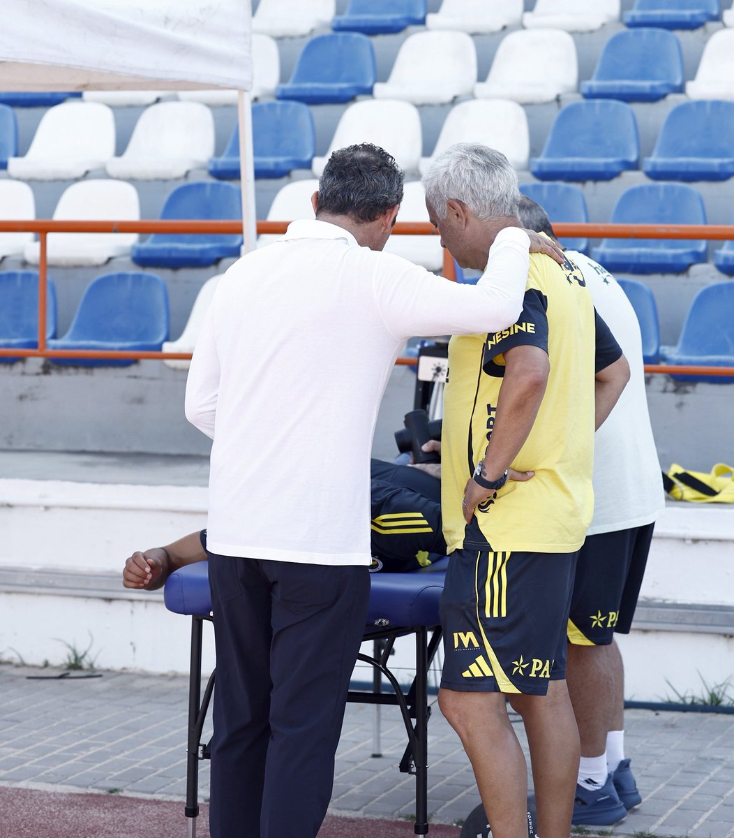 Fenerbahce's tweet image. Başkanımız Ali Y. Koç ve Yönetim Kurulu Üyelerimiz, Portekiz’de yeni sezon hazırlıklarını sürdüren Futbol Takımımızla bir araya geldi.
🔗 fenerbahce.org/haberler/futbo…