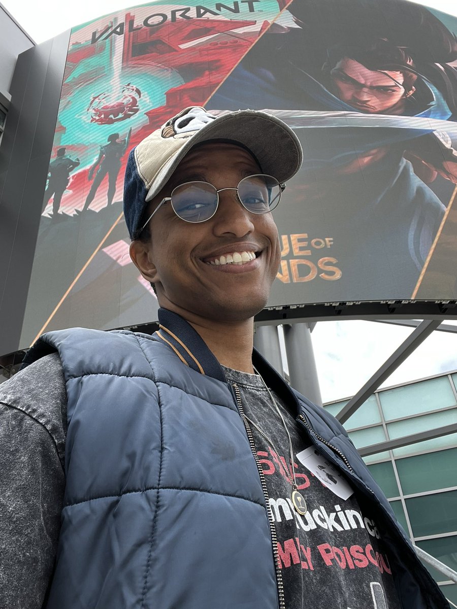 Watching NACL tap in ✌🏾

twitch.tv/razlol