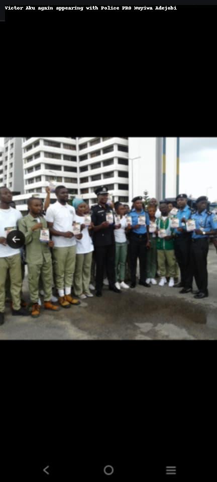 YeleSowore's tweet image. UPDATE ON NATIONAL THIEF: AKU VICTOR CHIEMERIE & THE STOLEN RAY-BAN AI GLASSES DURING #PoliceProtest
Our investigation into Aku Victor Chiemerie, the individual who stole Ray-Ban AI-powered glasses during the historic #PoliceProtest at the Nigeria Police Force Headquarters, has…