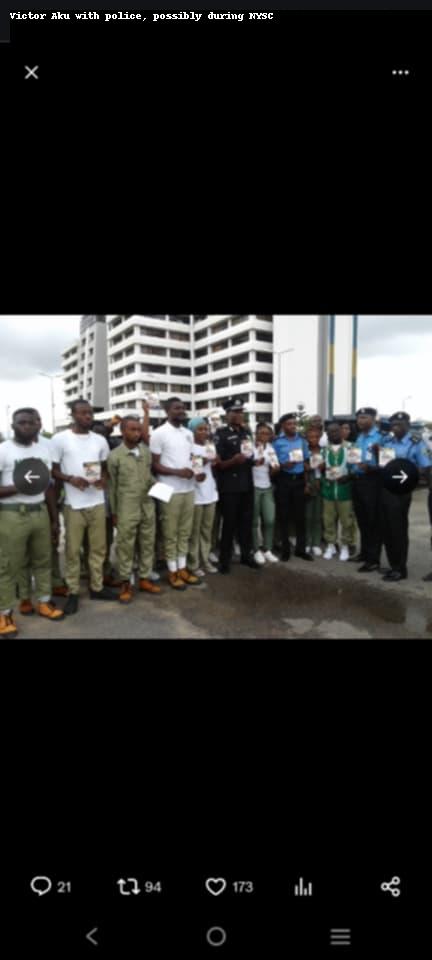 YeleSowore's tweet image. UPDATE ON NATIONAL THIEF: AKU VICTOR CHIEMERIE & THE STOLEN RAY-BAN AI GLASSES DURING #PoliceProtest
Our investigation into Aku Victor Chiemerie, the individual who stole Ray-Ban AI-powered glasses during the historic #PoliceProtest at the Nigeria Police Force Headquarters, has…