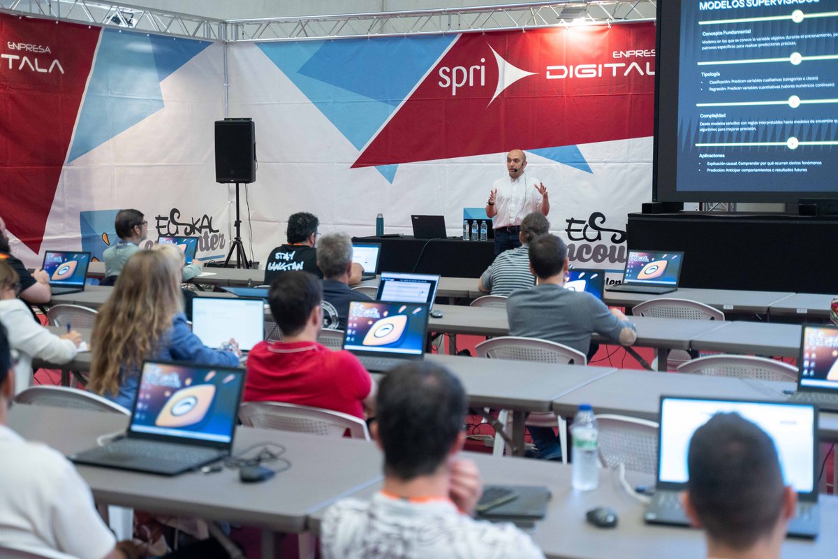 📸 ¡FOTOS del primer día de #EE33! ¡Búscate en la galería y revive los momentazos del arranque de esta edición!

photos.app.goo.gl/Dp7QVsRf6rRmCi…