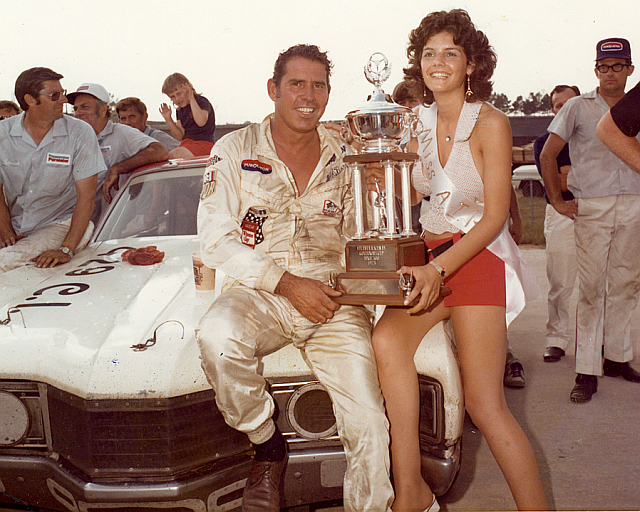 GoodSeatsStill's tweet image. 🏁 In 551 head-to-head NASCAR races between 1960-86, "The King" & "The Silver Fox" finished one-two an astounding 63 times; find out who "won" - with "Petty vs. Pearson" author Mike Hembree; NOW wherever you pod, YouTube or tinyurl.com/3k3abymu #GoodSeats 🏁