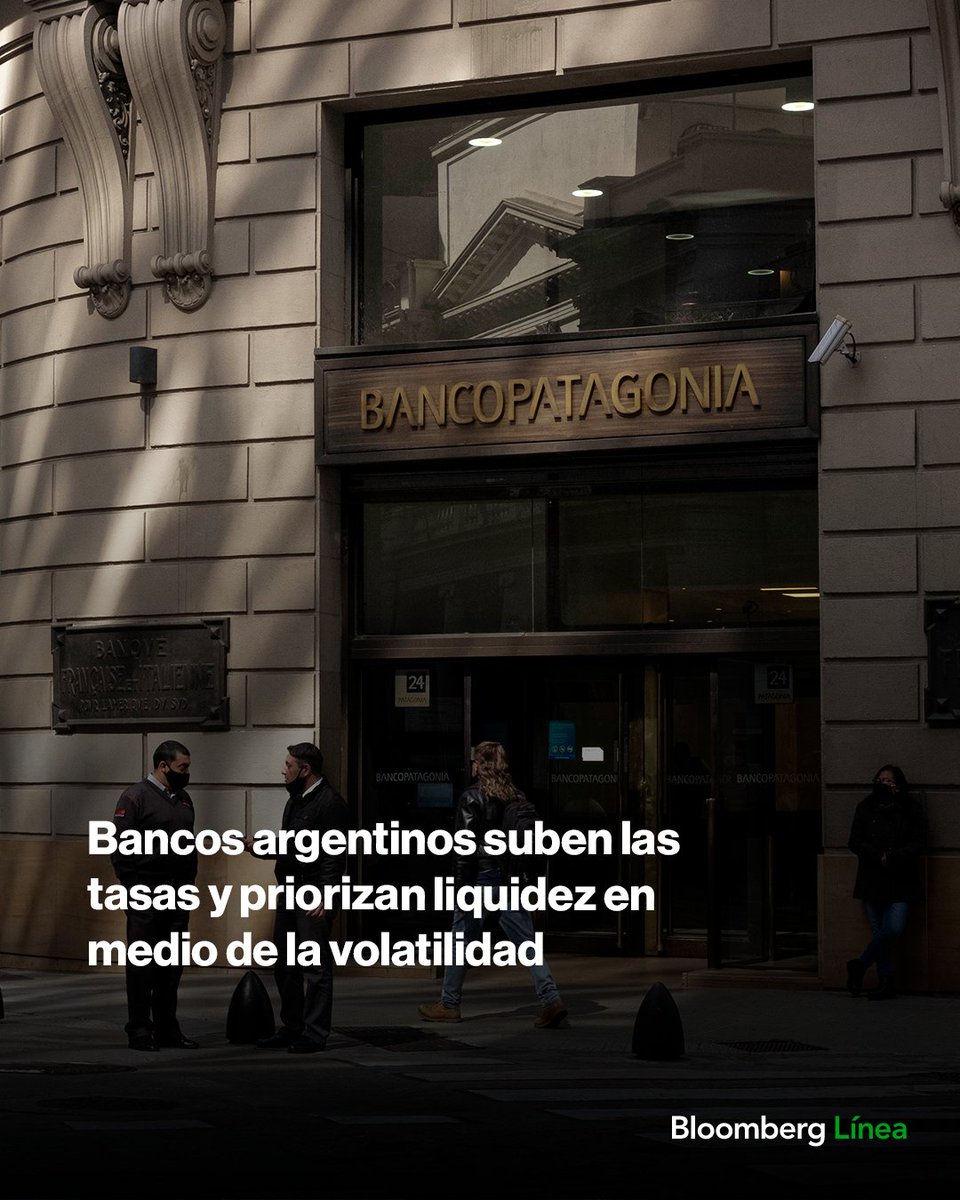 BloombergLineaA's tweet image. Los bancos argentinos elevaron las tasas y priorizan liquidez para afrontar el escenario de incertidumbre y escasez de pesos que dejó la turbulenta eliminación de las Letras Fiscales de Liquidez.
bit.ly/40AqnSo
📸: Erica Canepa/Bloomberg